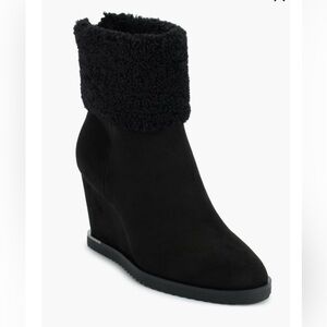 DKNYC Powell Faux Shearling Wedge Bootie in Black Size 9‎